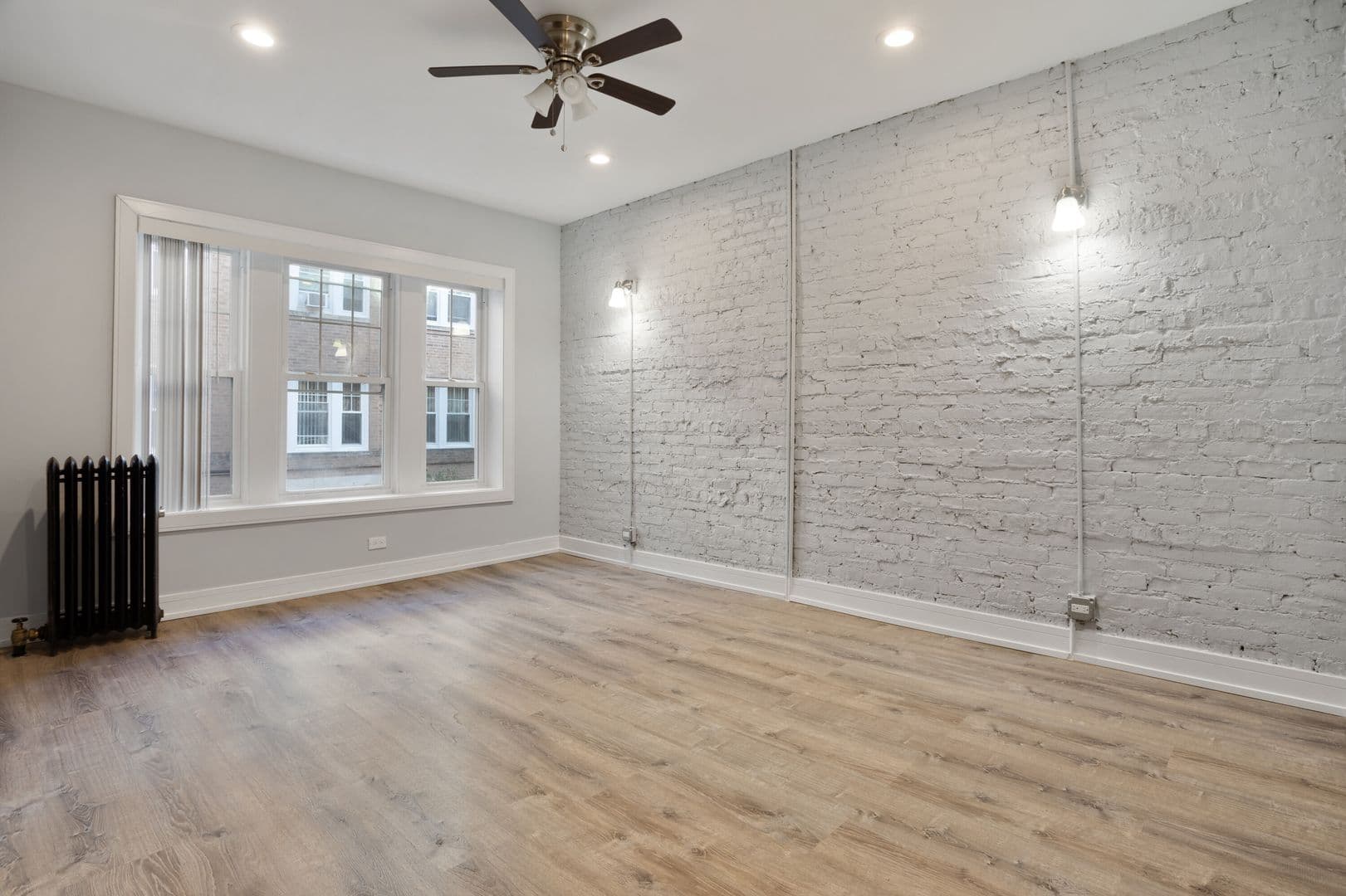 Chicago Apartment: 1902-1908 W Morse Ave