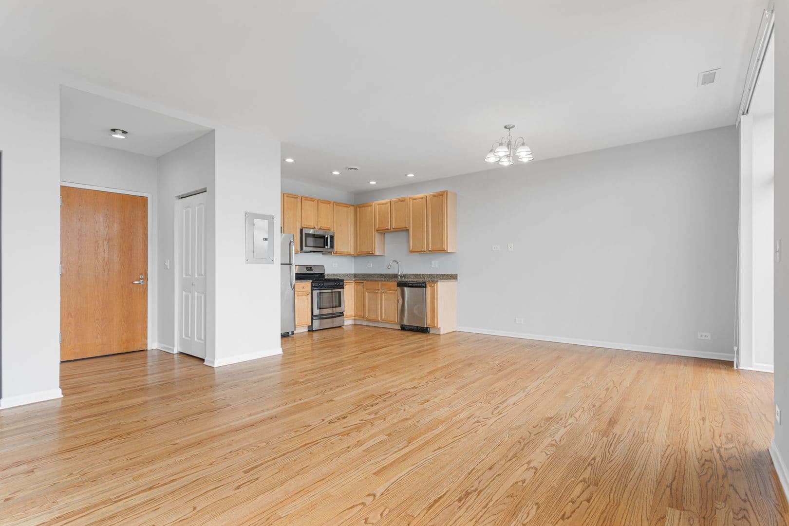 Chicago Apartment: 2451 W Howard Street