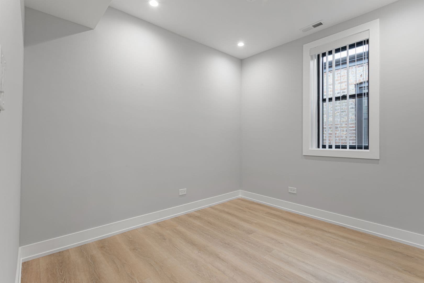 Chicago Apartment: 1548-1558.5 W Juneway