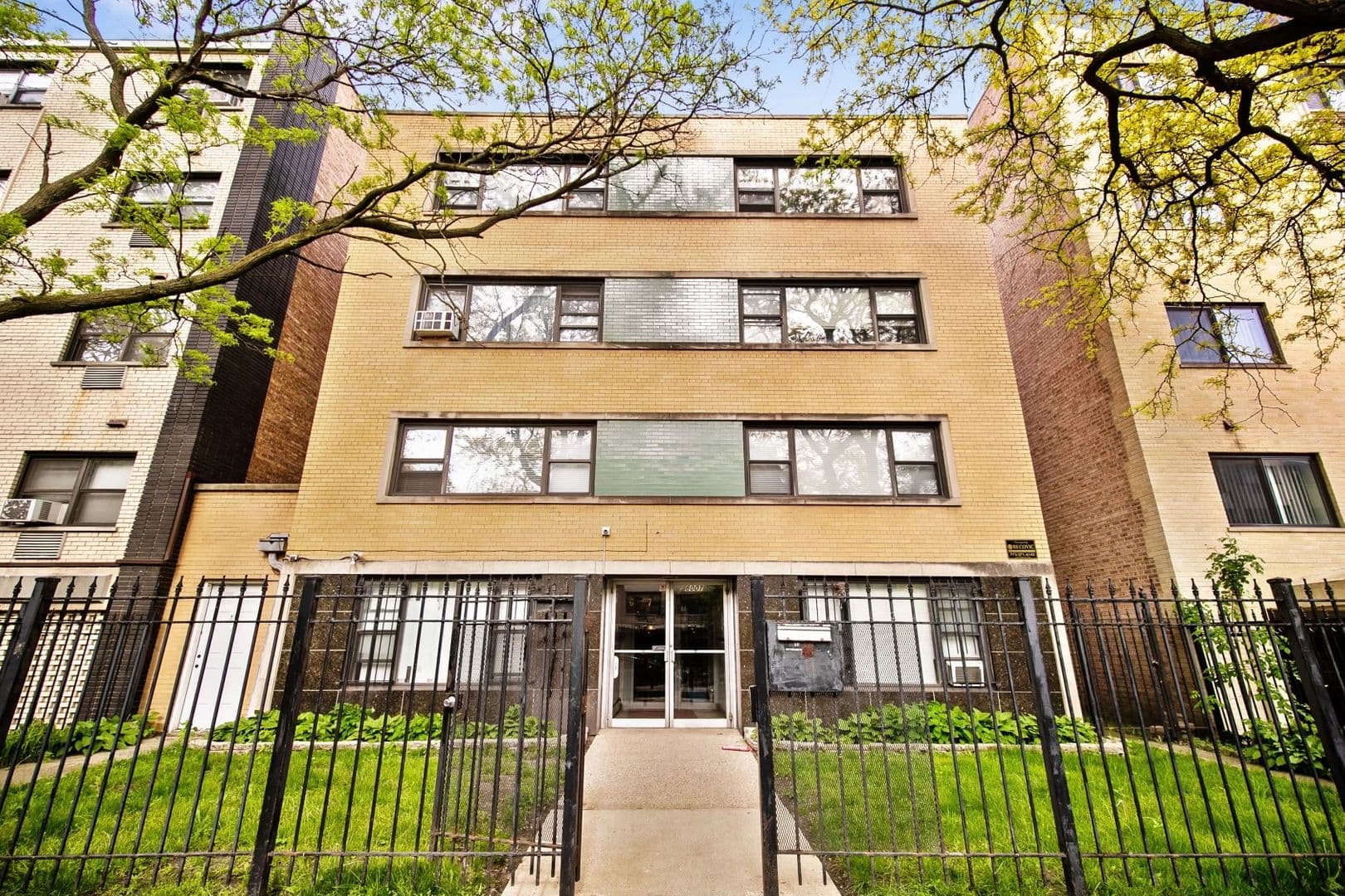 Chicago Apartment: 6007 N Kenmore