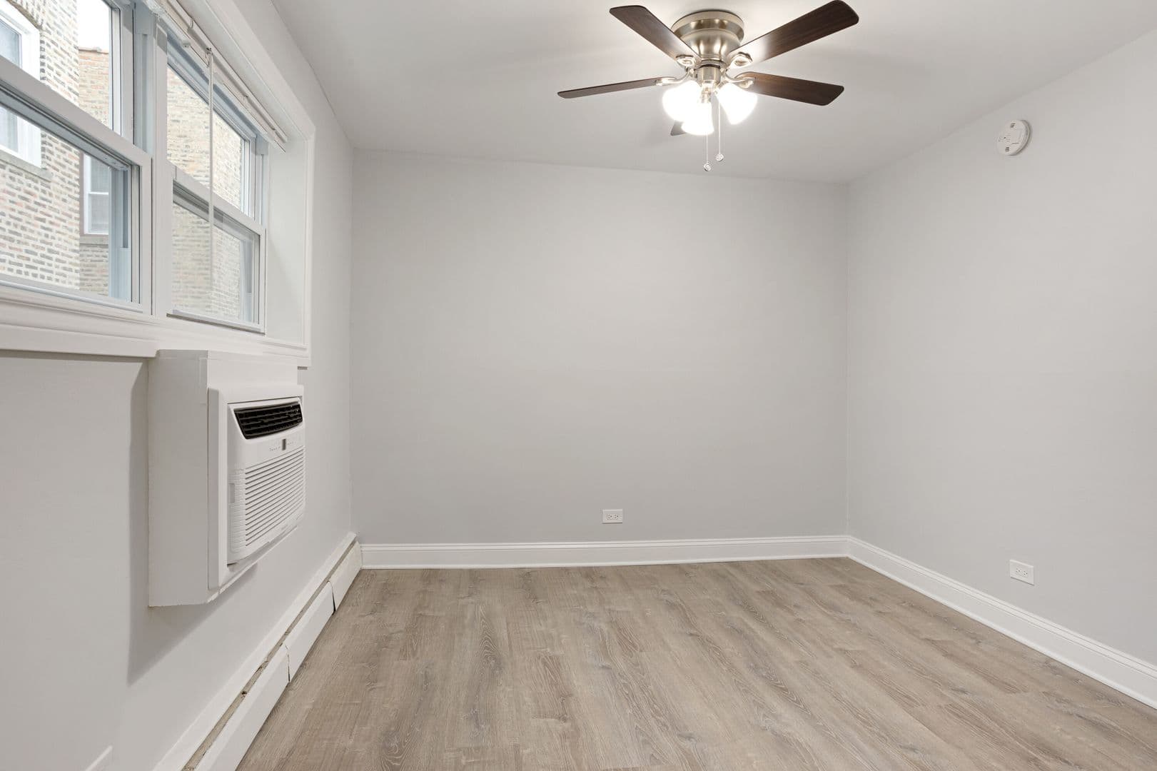 Chicago Apartment: 7606 N Eastlake Ter