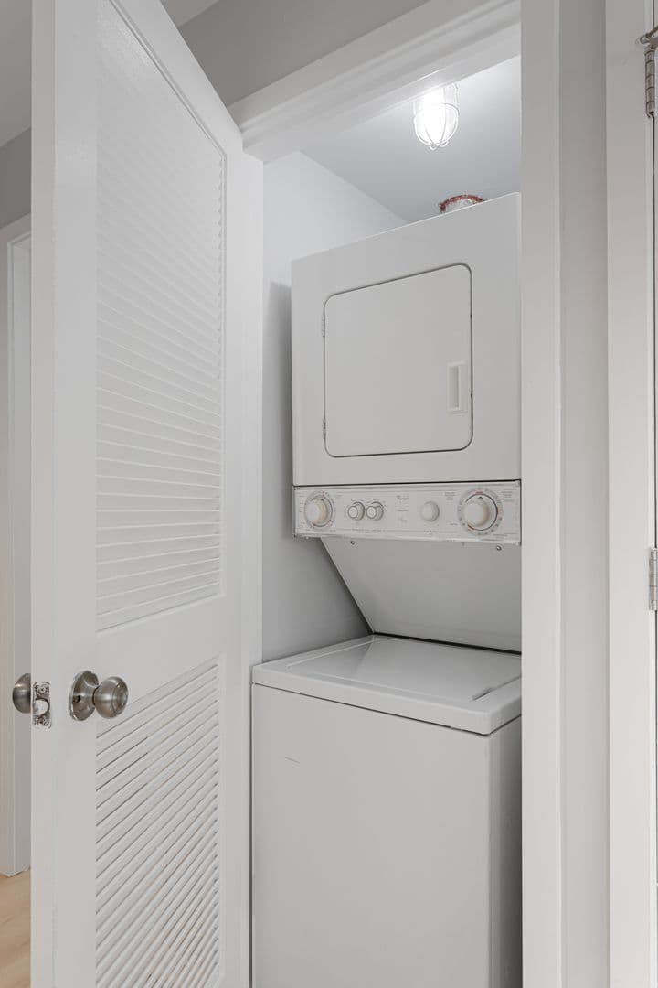 Chicago Apartment: 5411 N Winthrop Avenue