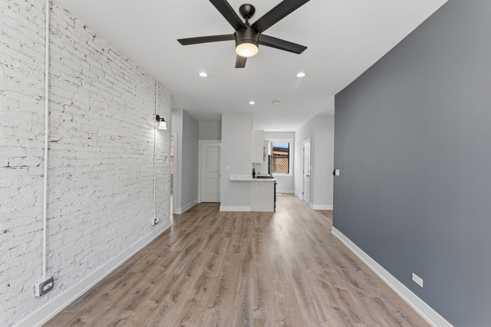 Chicago Apartment: 7618 - 26 N.Eastlake Terrace