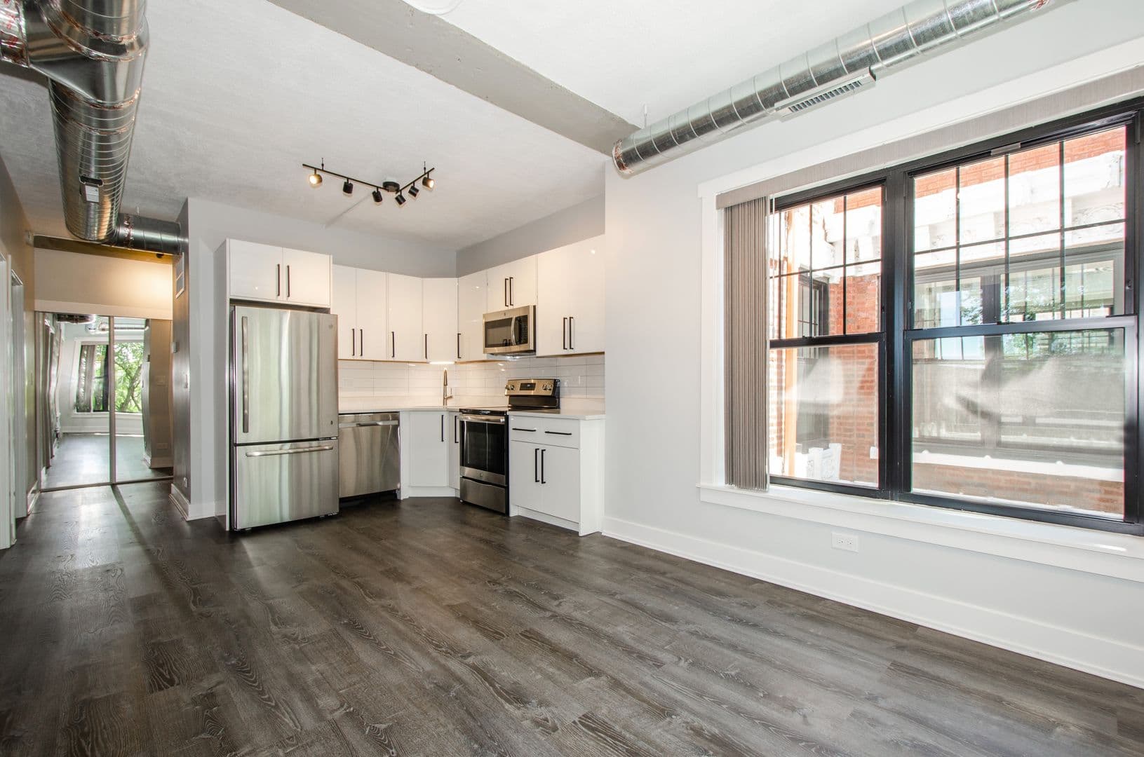Chicago Apartment: 7645 N Sheridan Rd