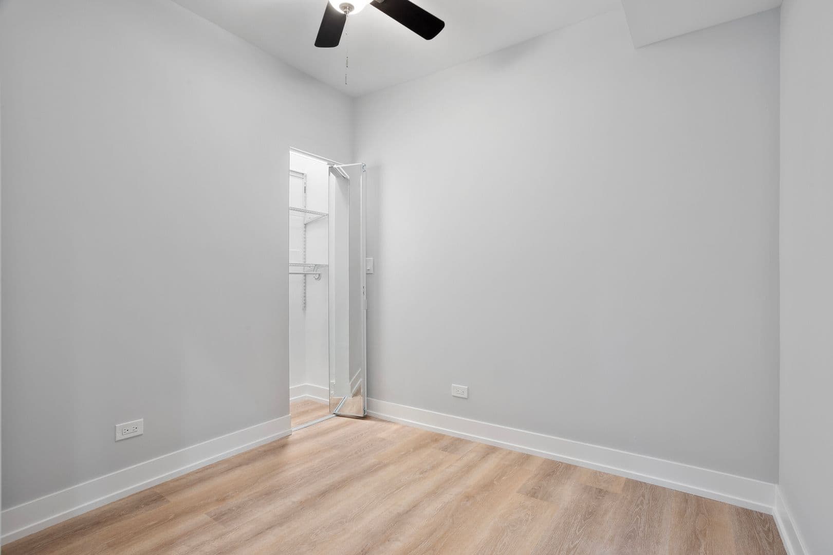 Chicago Apartment: 1548-1558.5 W Juneway