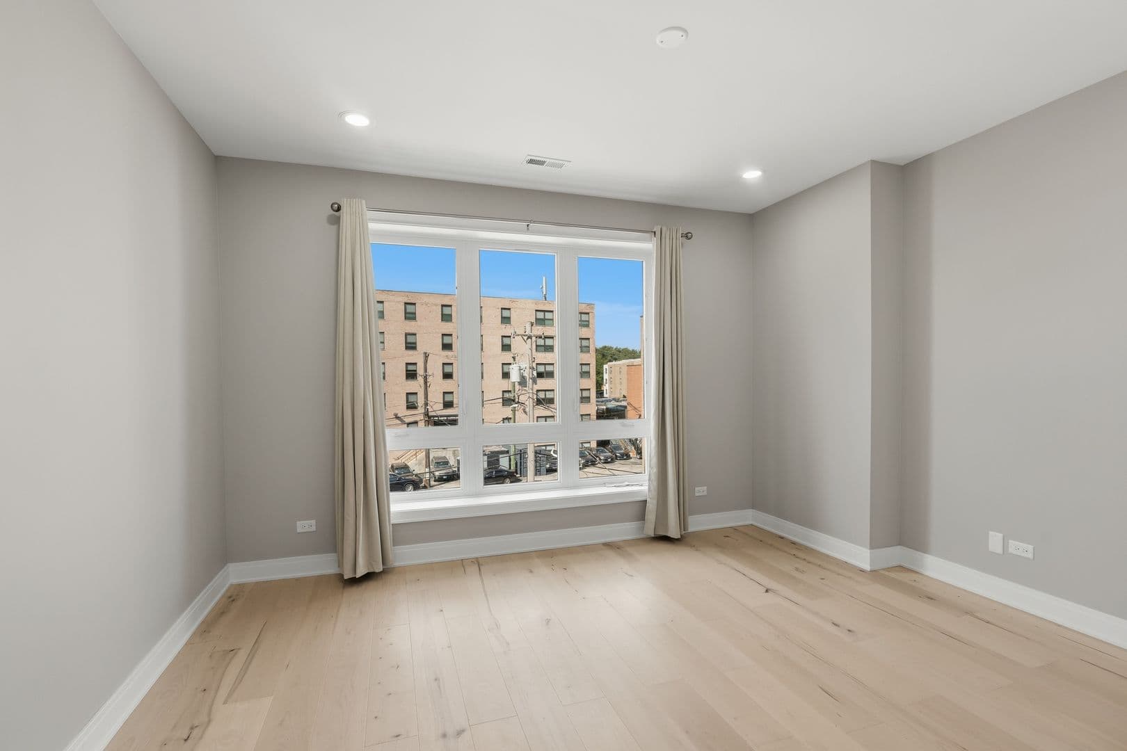 Chicago Apartment: 7428 N. Rogers Ave.