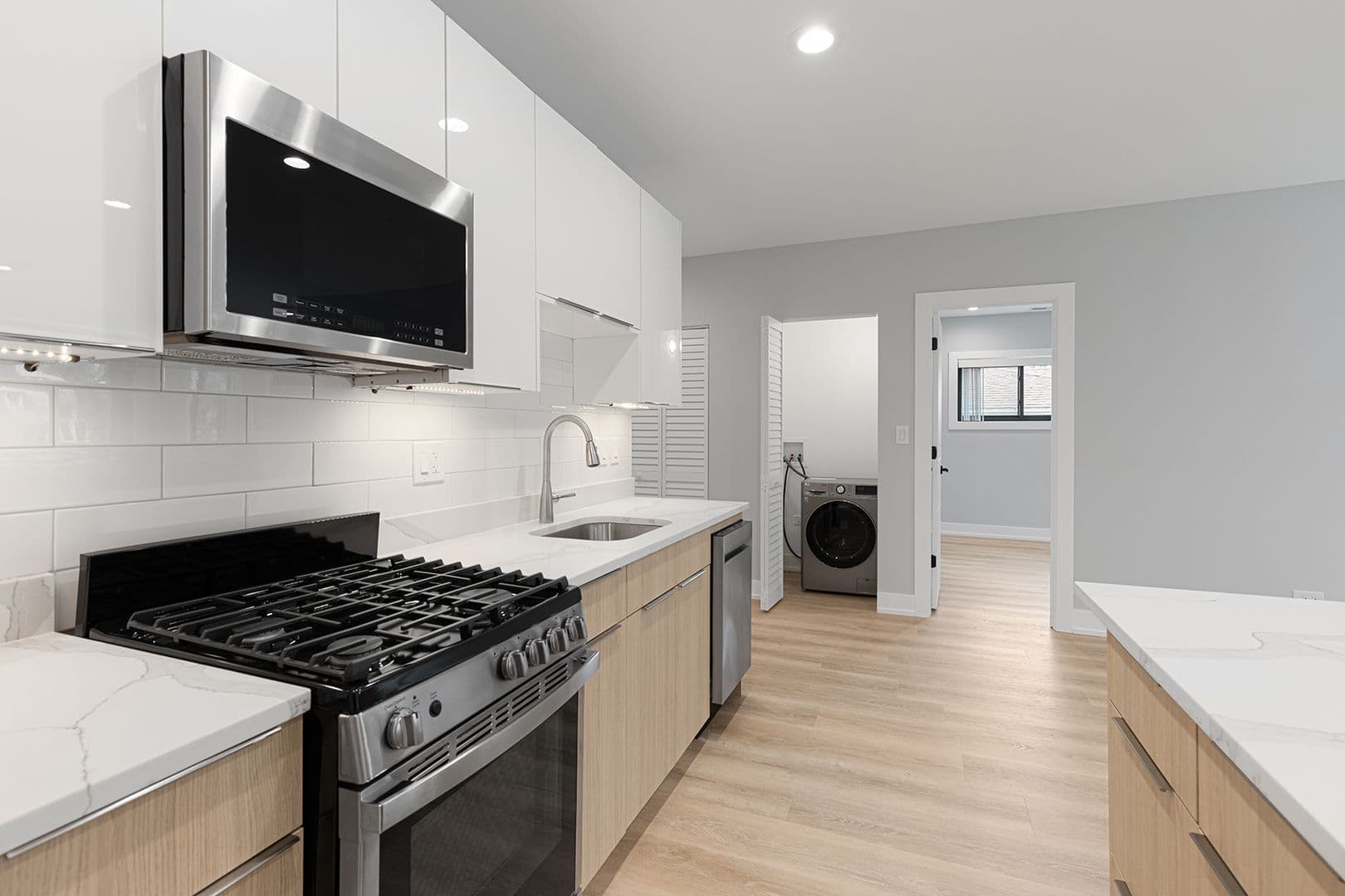 Chicago Apartment: 1548-1558.5 W Juneway