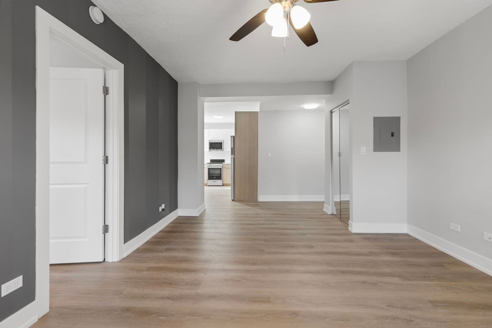 Chicago Apartment: 6026 N Winthrop