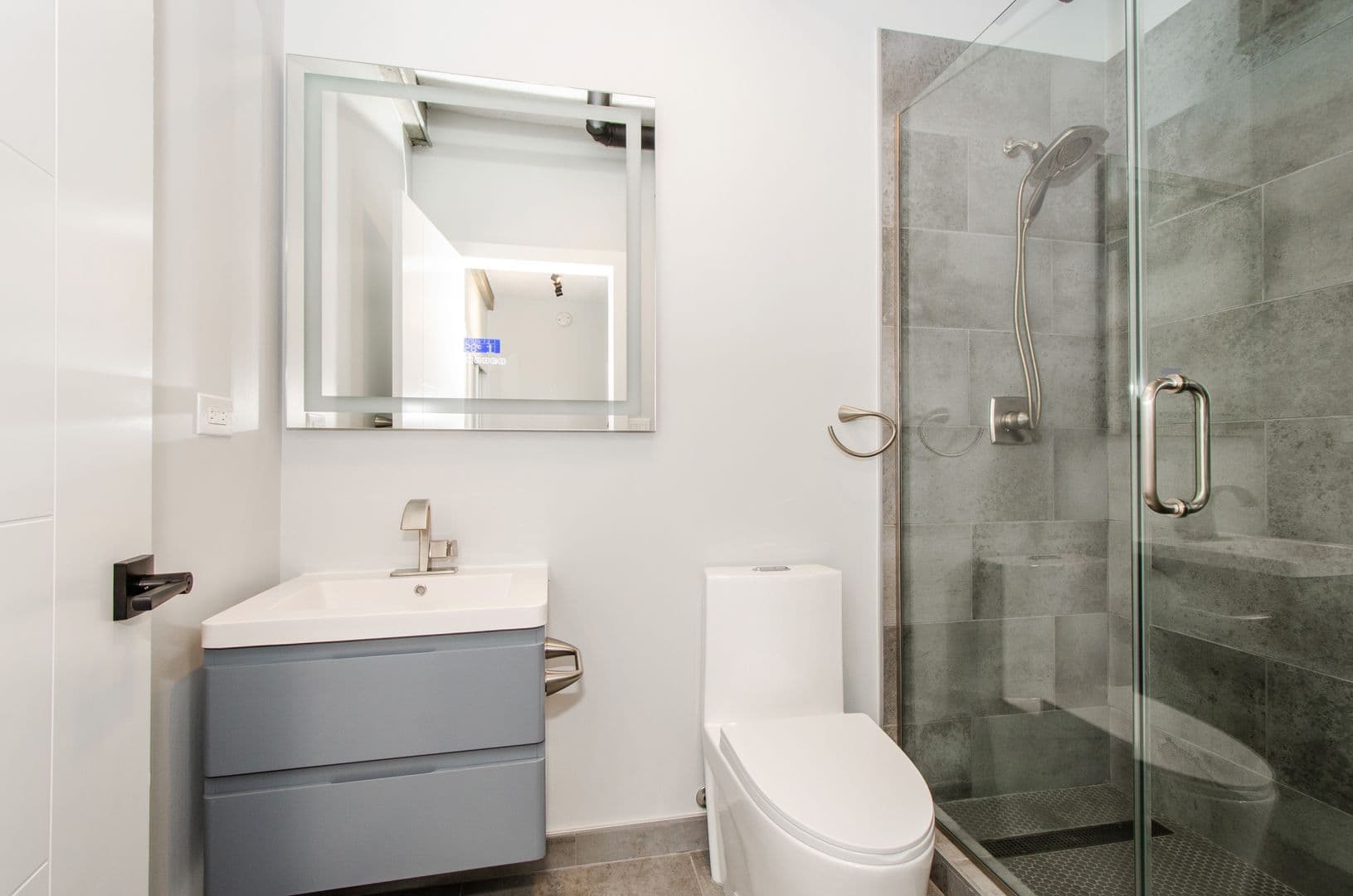 Chicago Apartment: 7645 N Sheridan Rd