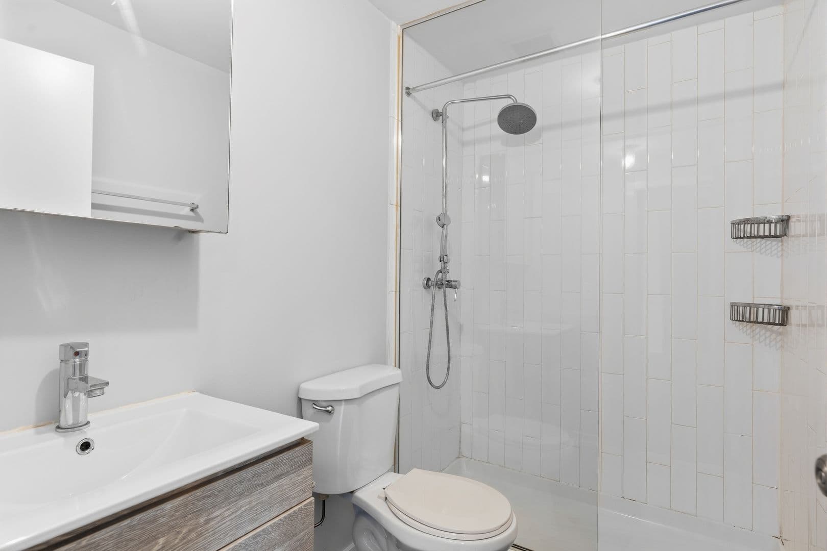 Chicago Apartment: 5718 N Winthrop Avenue