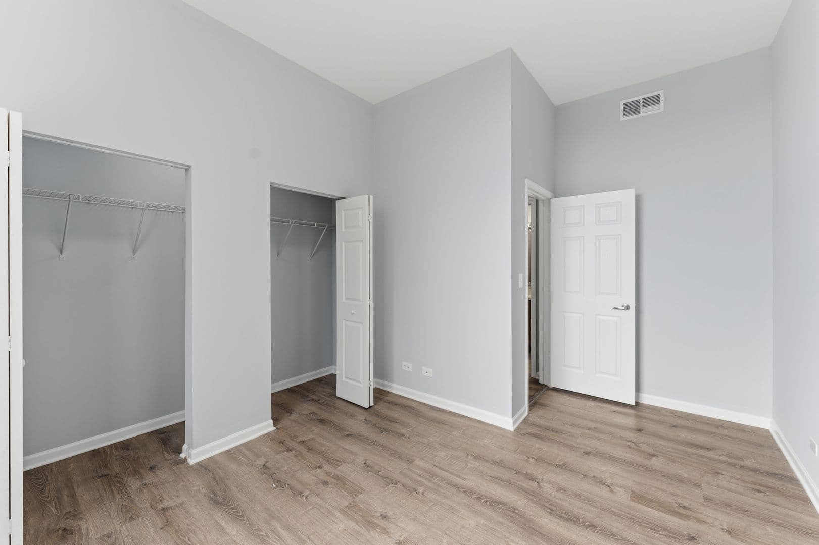 Chicago Apartment: 2451 W Howard Street