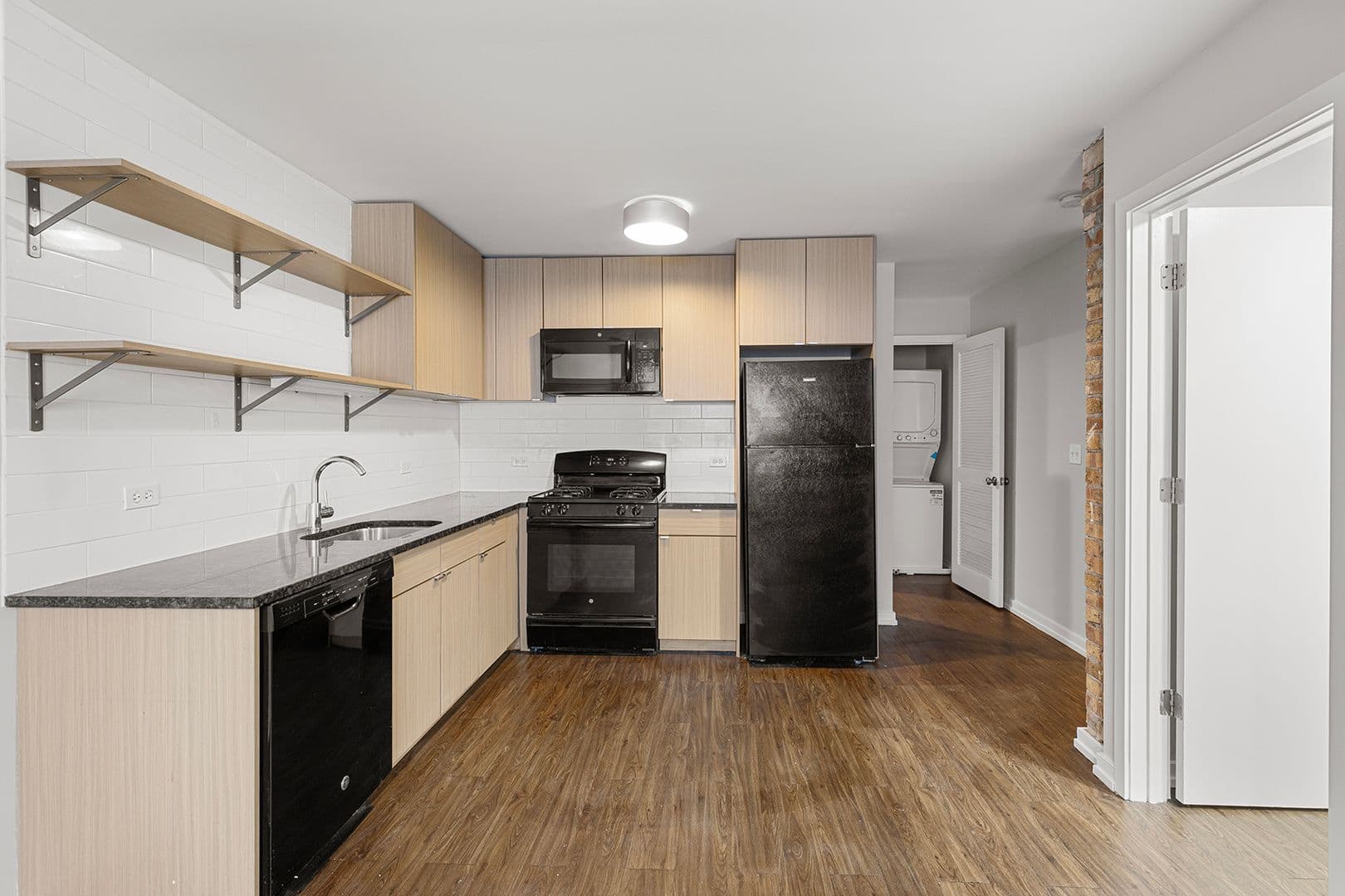 Chicago Apartment: 6134 N Kenmore