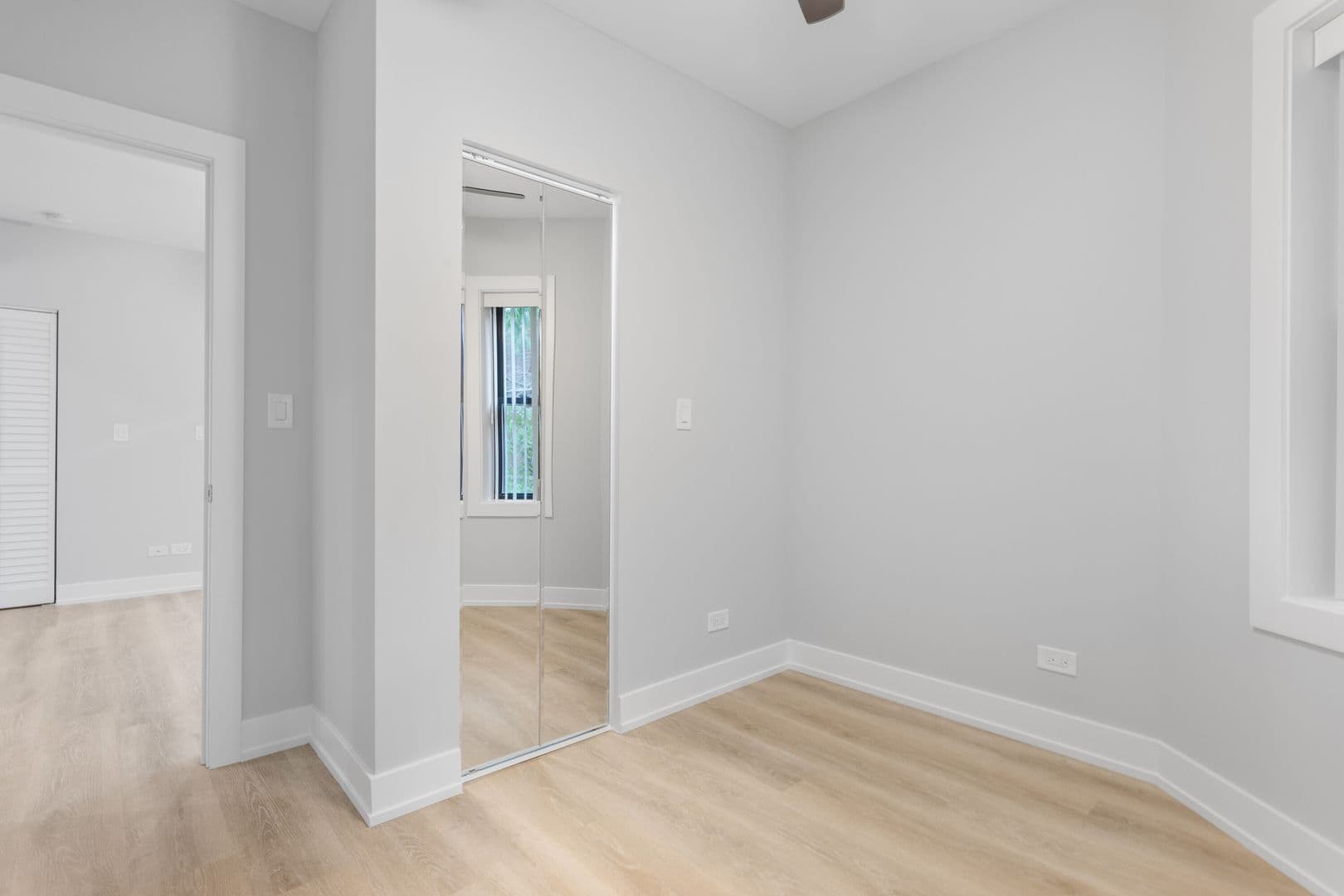 Chicago Apartment: 1548-1558.5 W Juneway