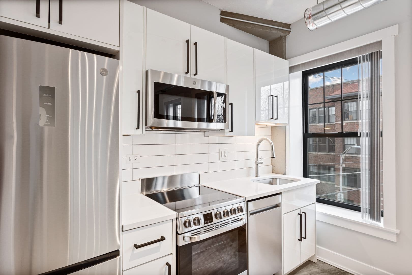 Chicago Apartment: 7645 N Sheridan Rd