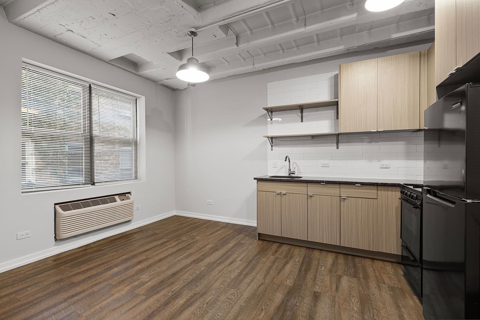 Chicago Apartment: 5718 N Winthrop Avenue