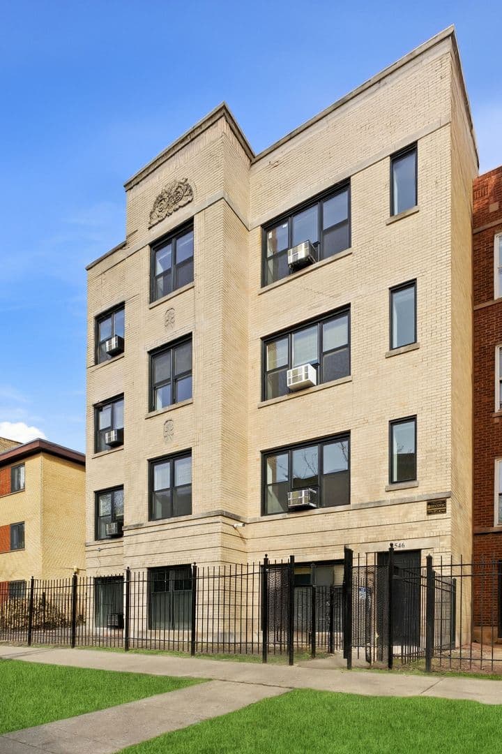 Chicago Apartment: 1546 W Jonquil Terrace