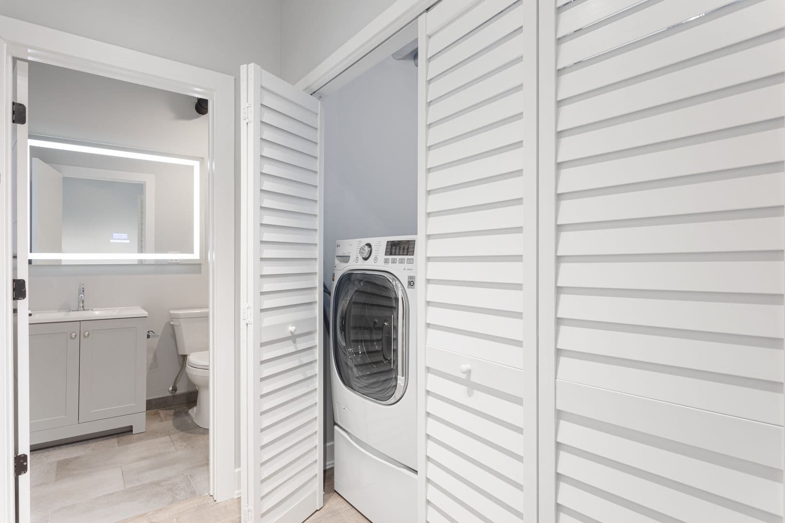 Chicago Apartment: 7645 N Sheridan Rd
