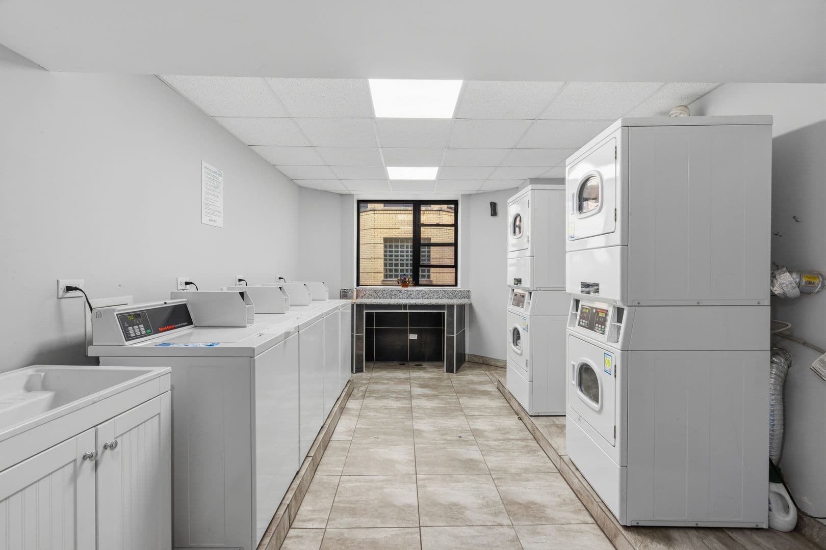 Chicago Apartment: 3631-41 W Dickens Ave