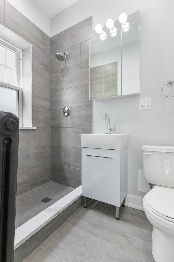 Chicago Apartment: 6035-6045 N Winthrop