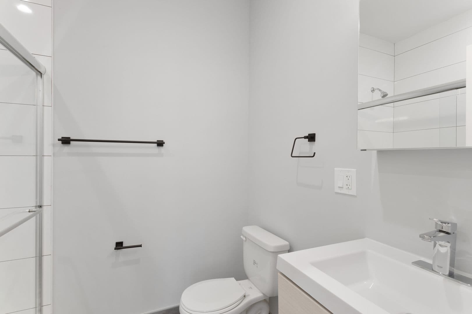 Chicago Apartment: 7642-48 N Eastlake Terrace