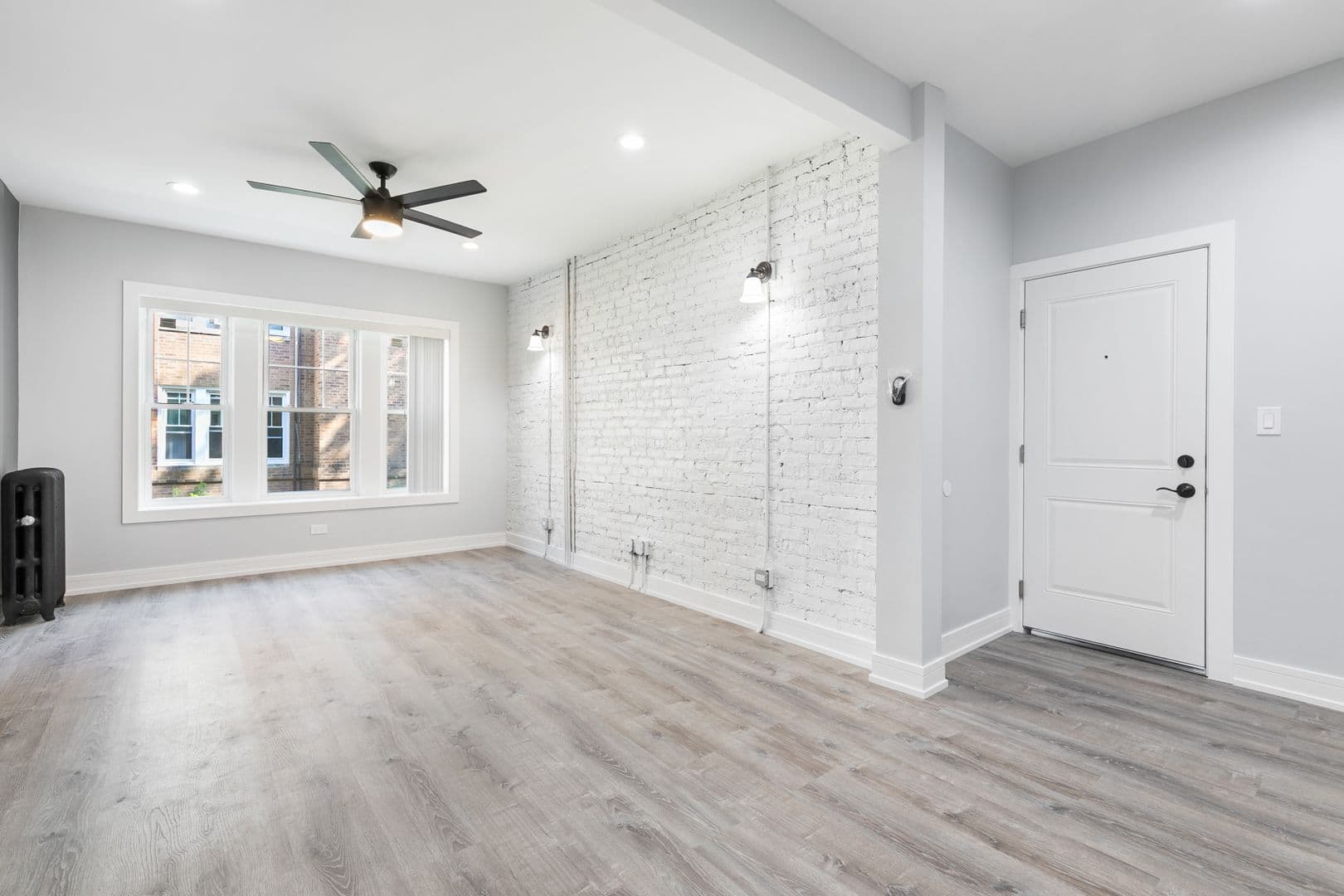Chicago Apartment: 1902-1908 W Morse Ave