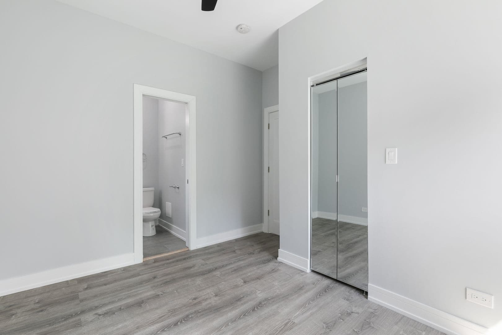 Chicago Apartment: 6035-6045 N Winthrop