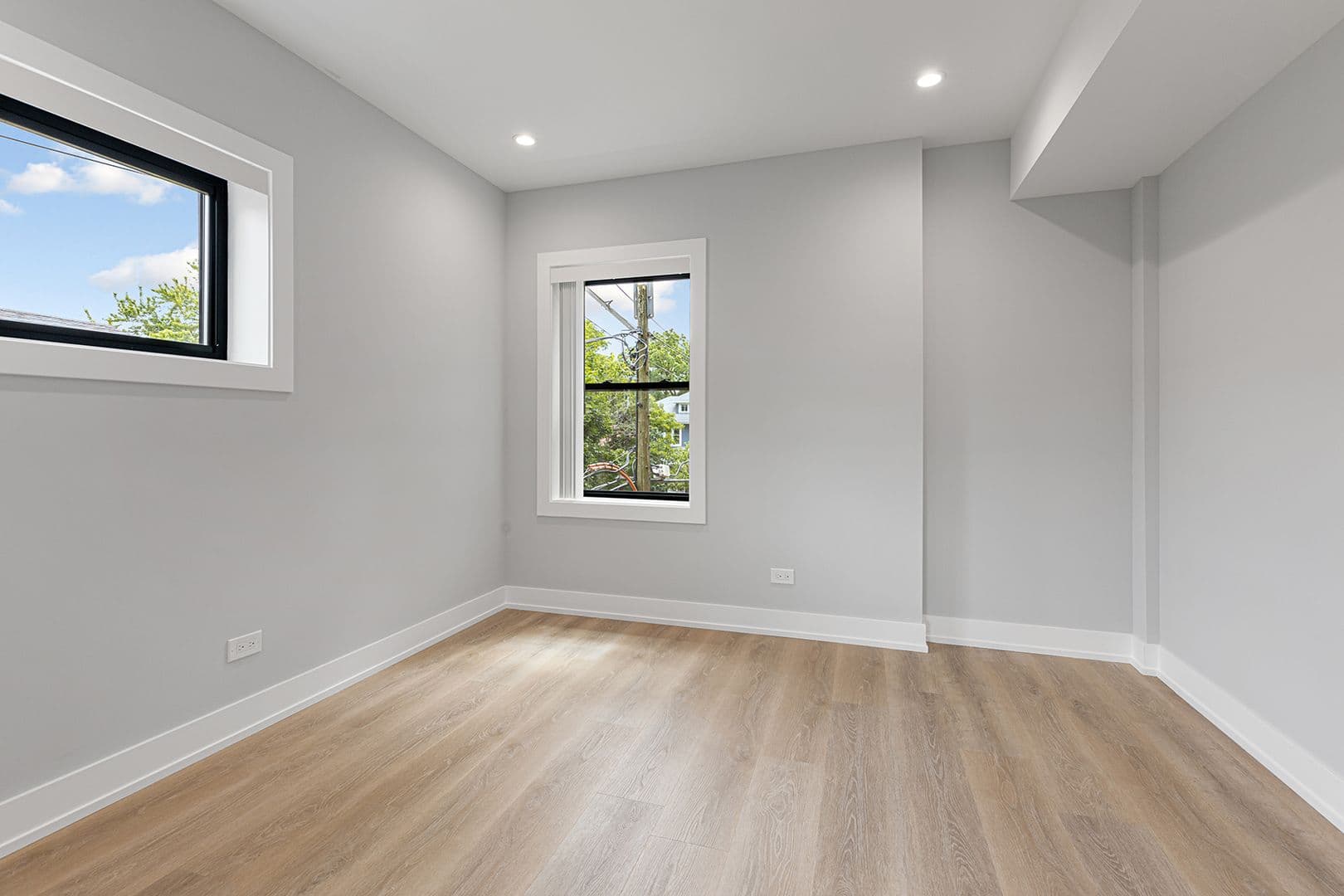 Chicago Apartment: 1548-1558.5 W Juneway
