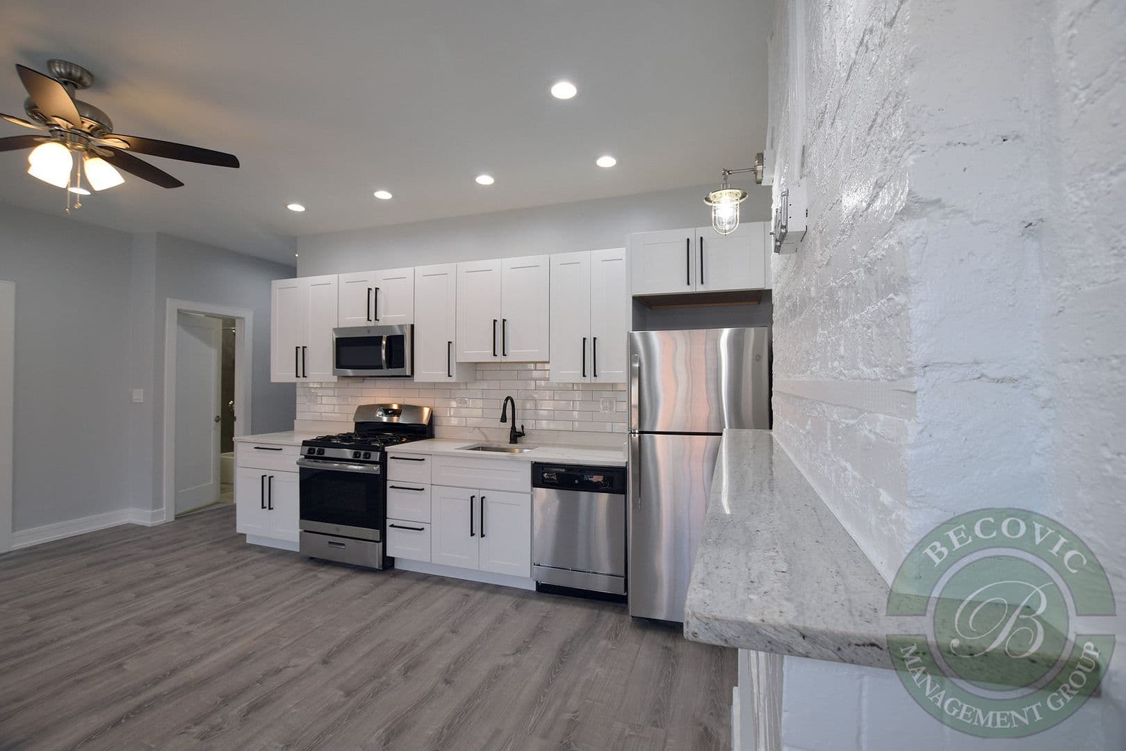 Chicago Apartment: 6035-6045 N Winthrop