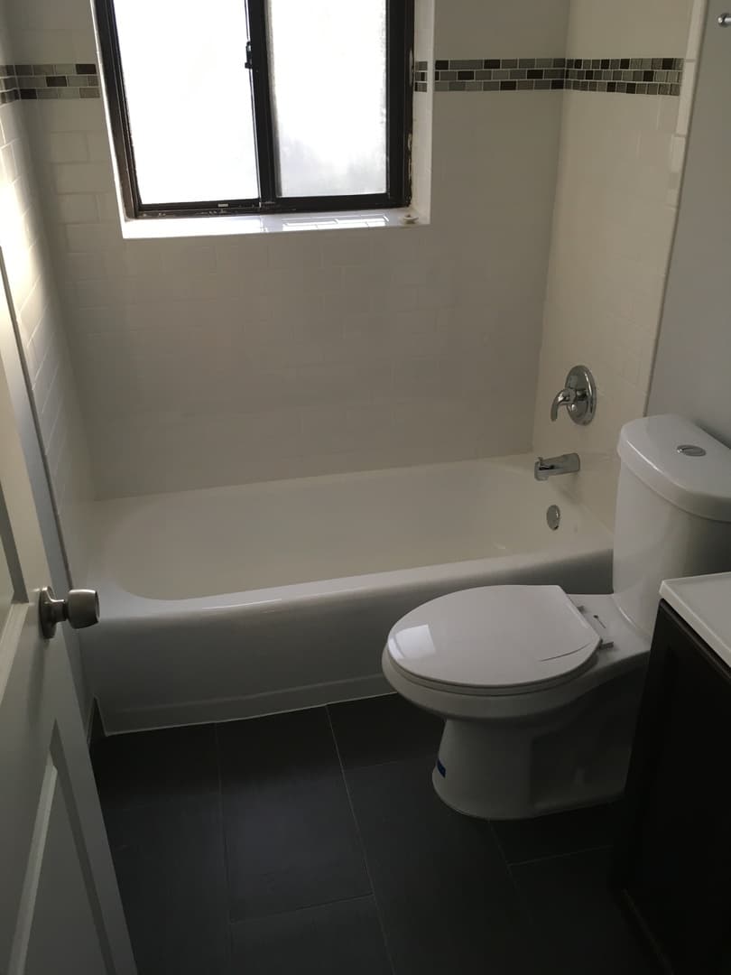 Chicago Apartment: 6826 N Ridge Blvd