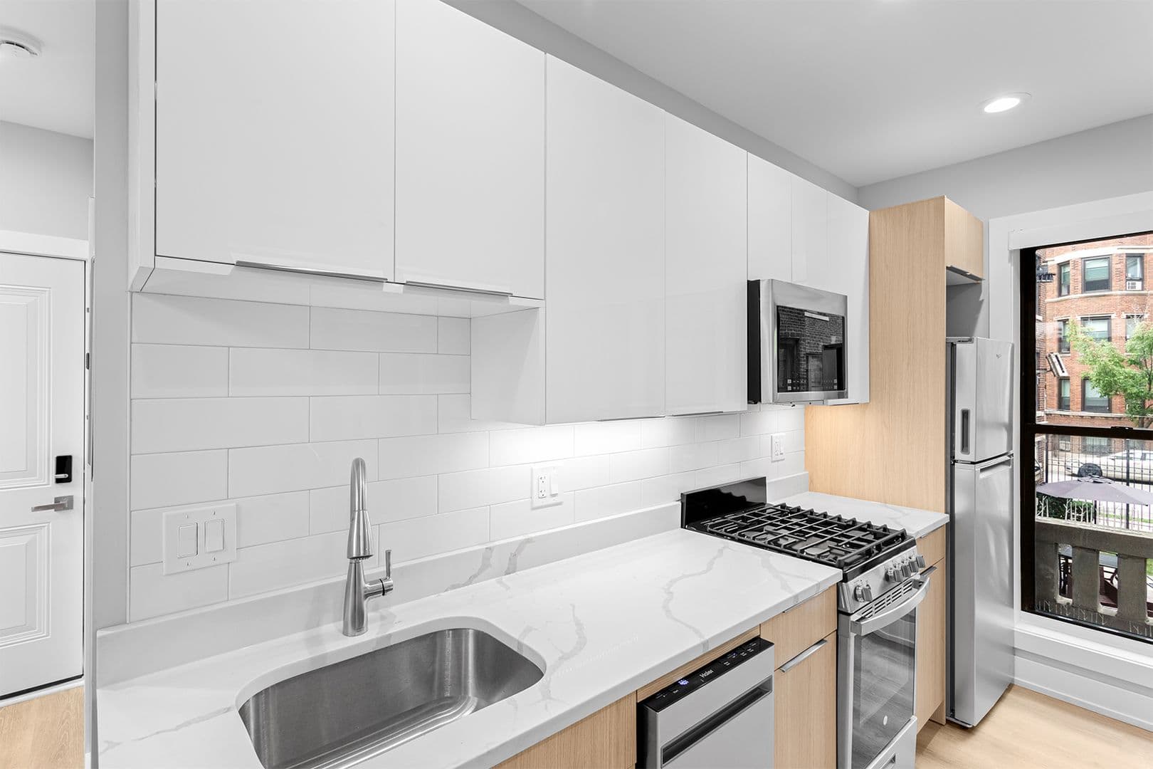 Chicago Apartment: 1649-1655 W. Jonquil