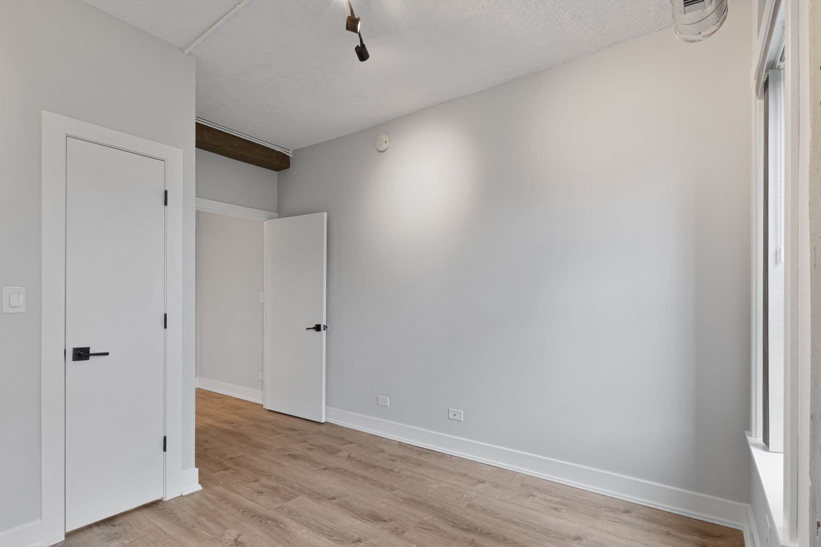 Chicago Apartment: 7645 N Sheridan Rd