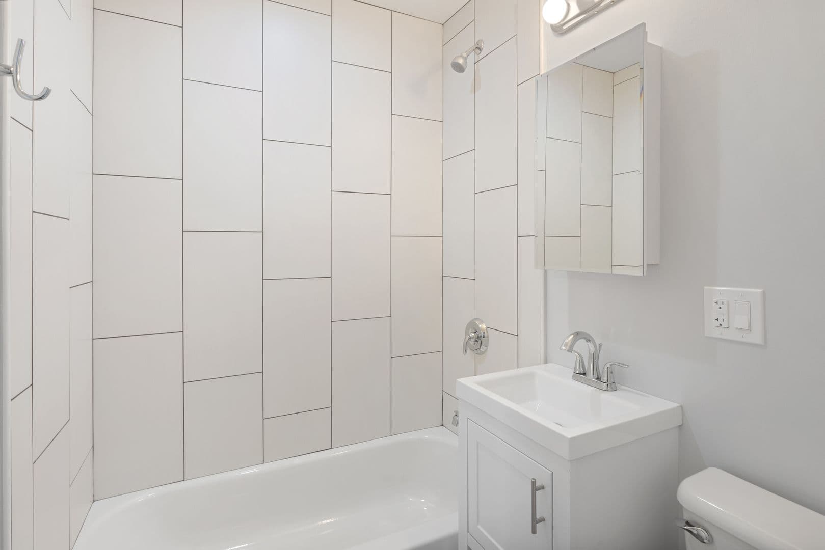 Chicago Apartment: 7070 N Sheridan Rd