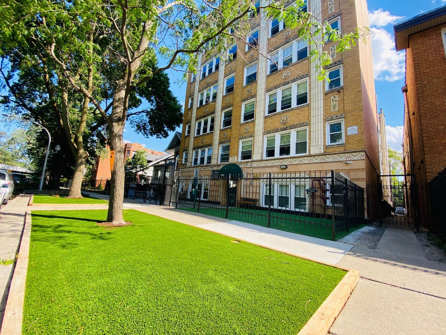 Chicago Apartment: 1521 W Sherwin Ave