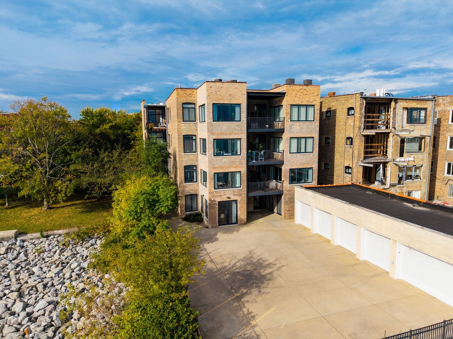Chicago Apartment: 7729-31 N Eastlake Terrace