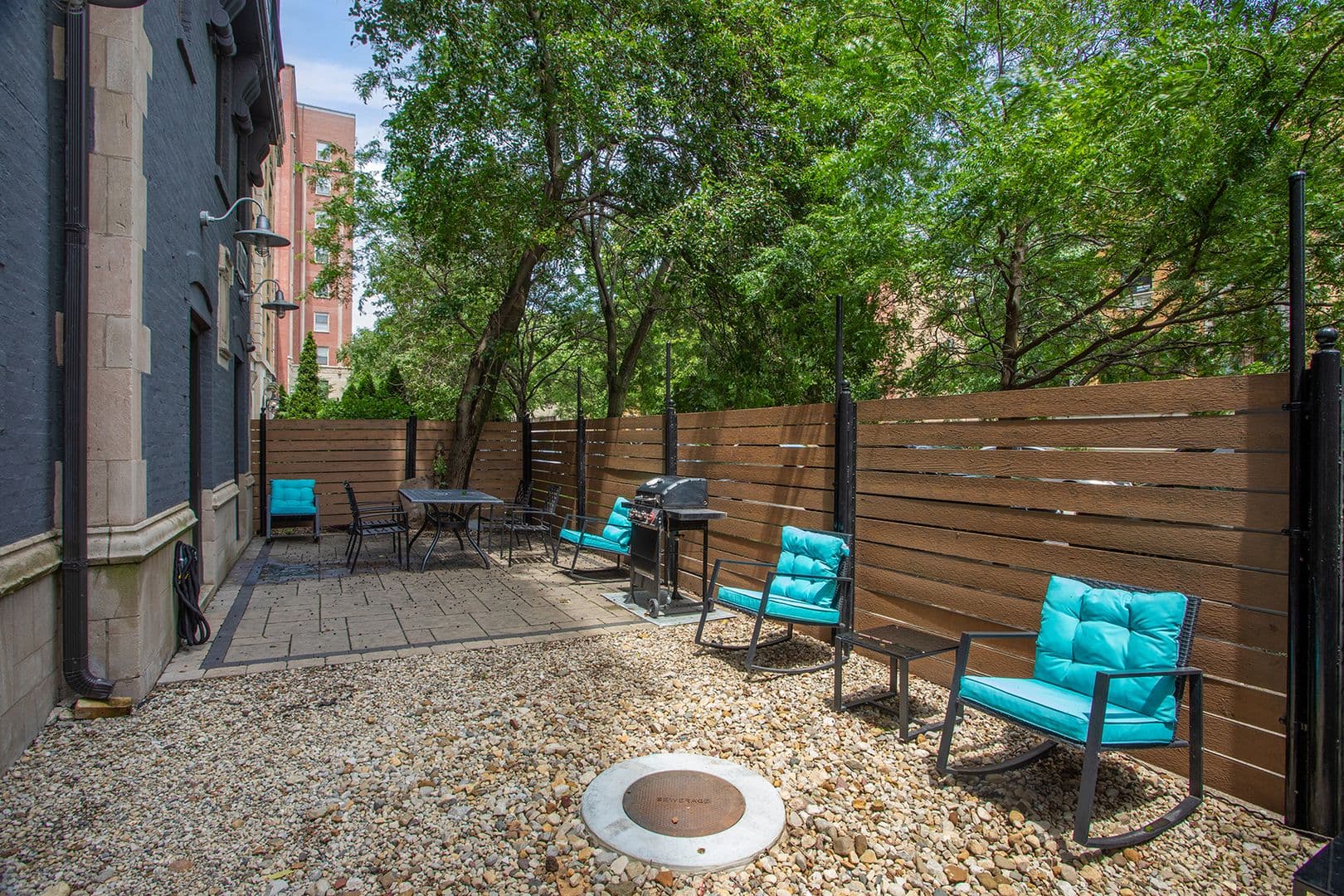 Chicago Apartment: 5718 N Winthrop Avenue