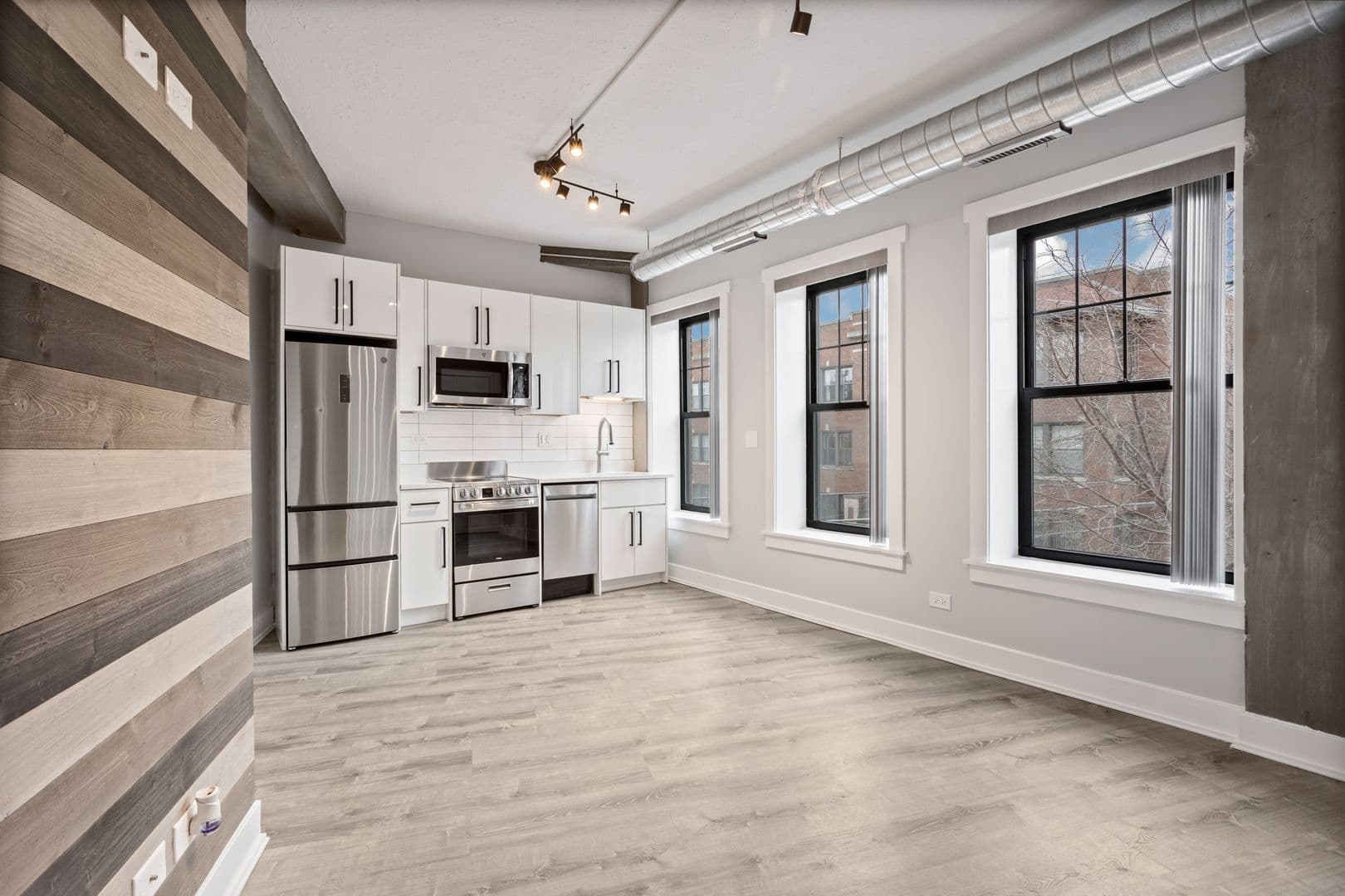 Chicago Apartment: 7645 N Sheridan Rd