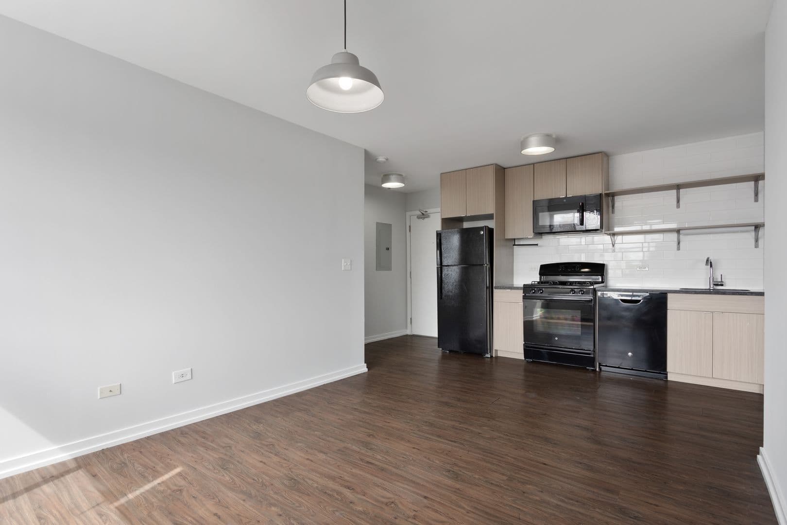 Chicago Apartment: 6134 N Kenmore