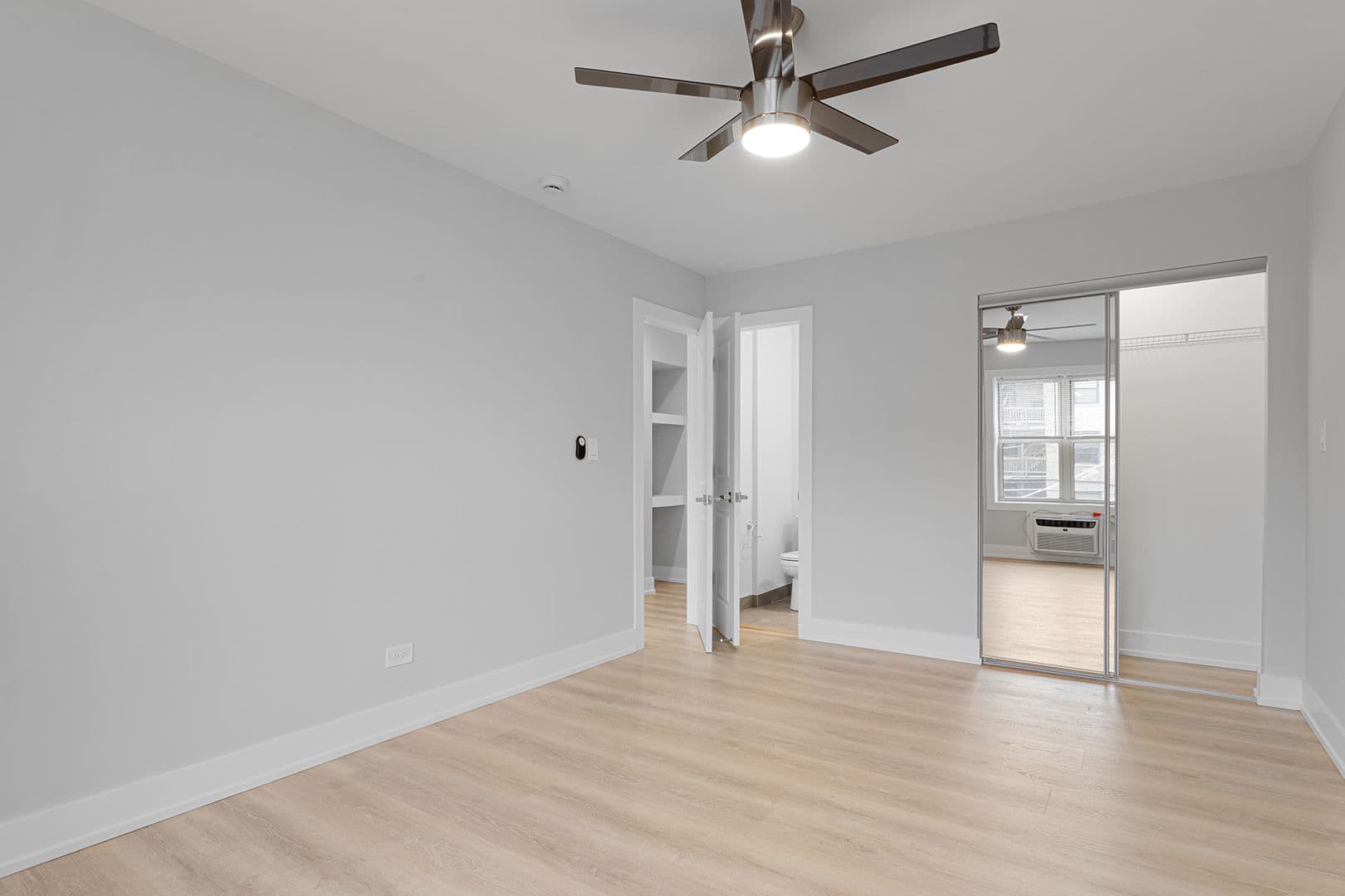 Chicago Apartment: 7070 N Sheridan Rd