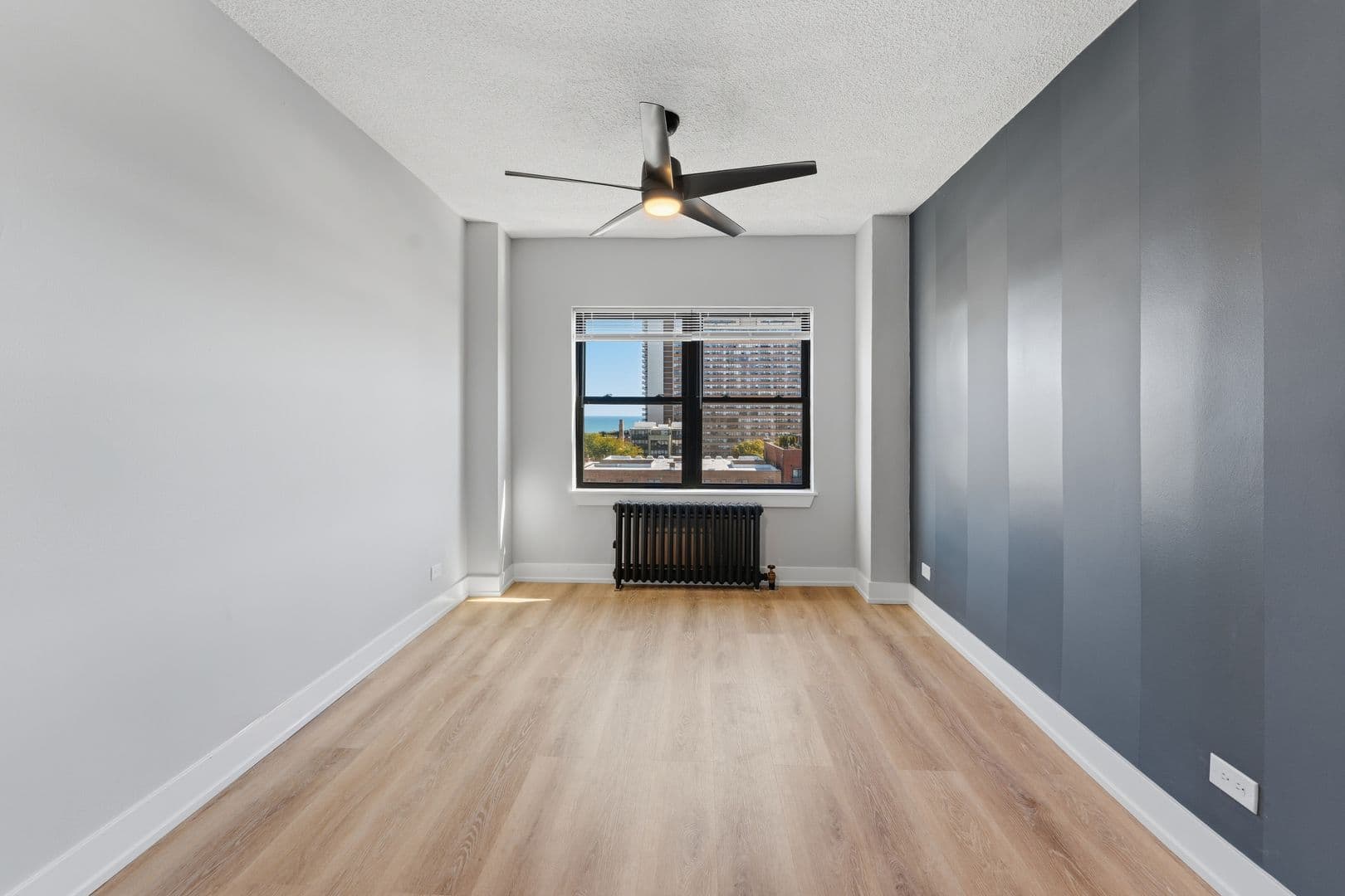 Chicago Apartment: 6026 N Winthrop