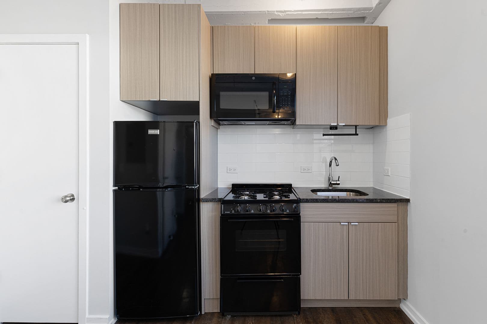 Chicago Apartment: 5718 N Winthrop Avenue