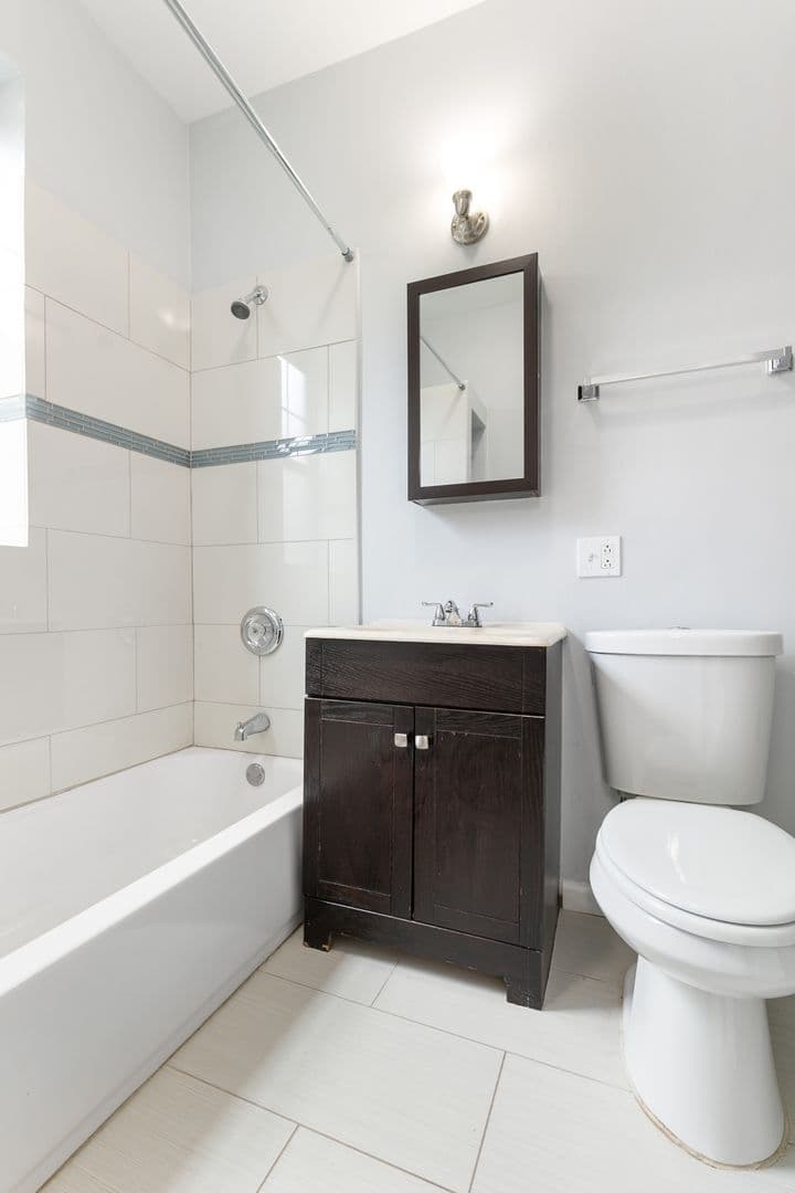Chicago Apartment: 7700-7706 N Marshfield Ave; 1638-1642 W Jonquil Ter