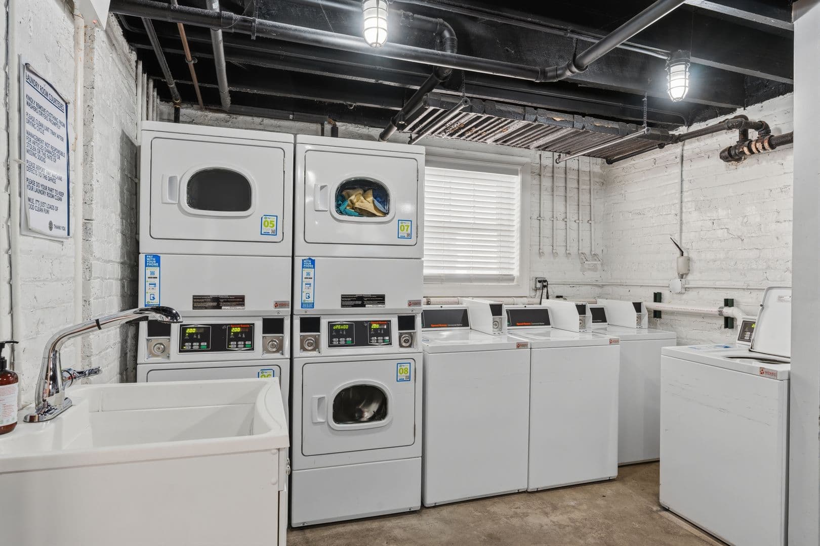Chicago Apartment: 6035-6045 N Winthrop