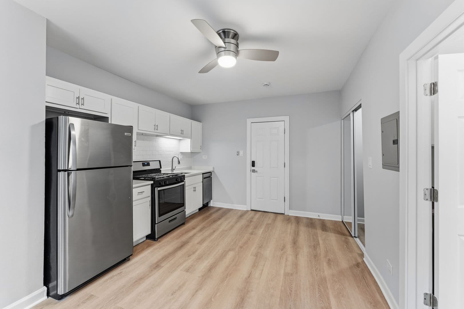 Chicago Apartment: 5710 N Winthrop