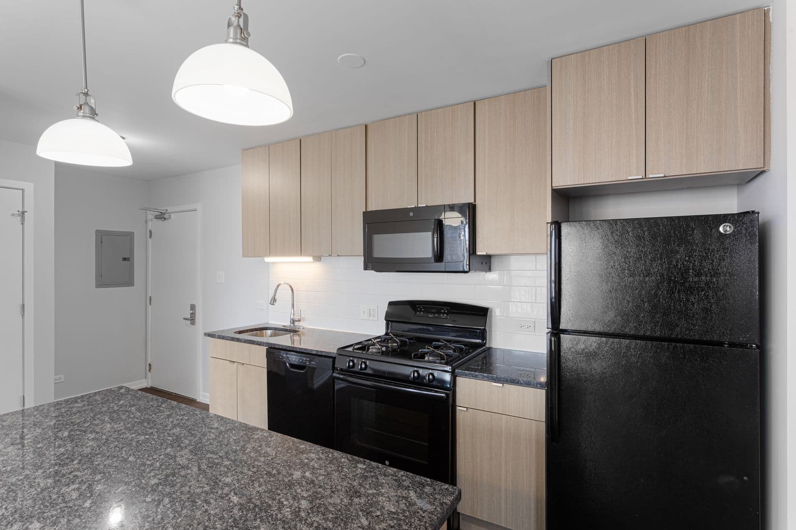 Chicago Apartment: 5411 N Winthrop Avenue