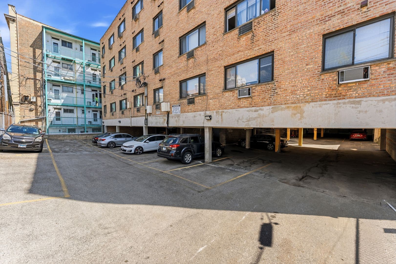 Chicago Apartment: 6758 N. Sheridan Rd.
