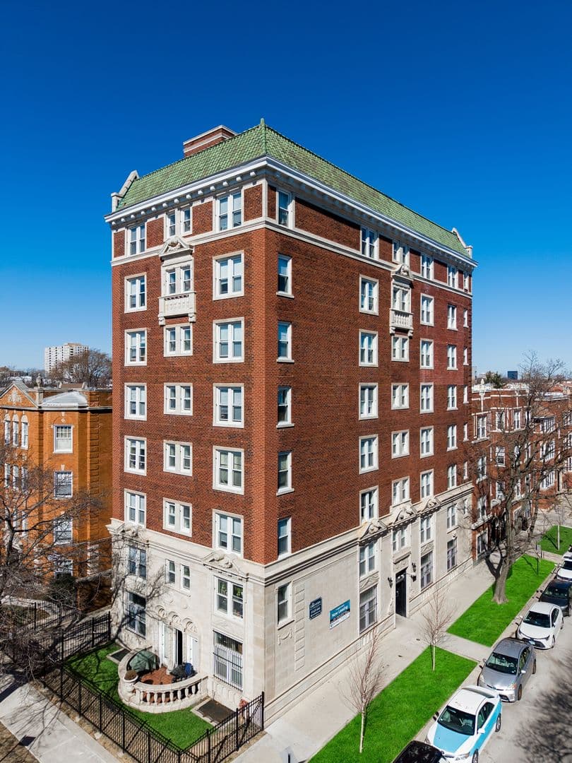 Chicago Apartment: 7450-7456 N Greenview Ave