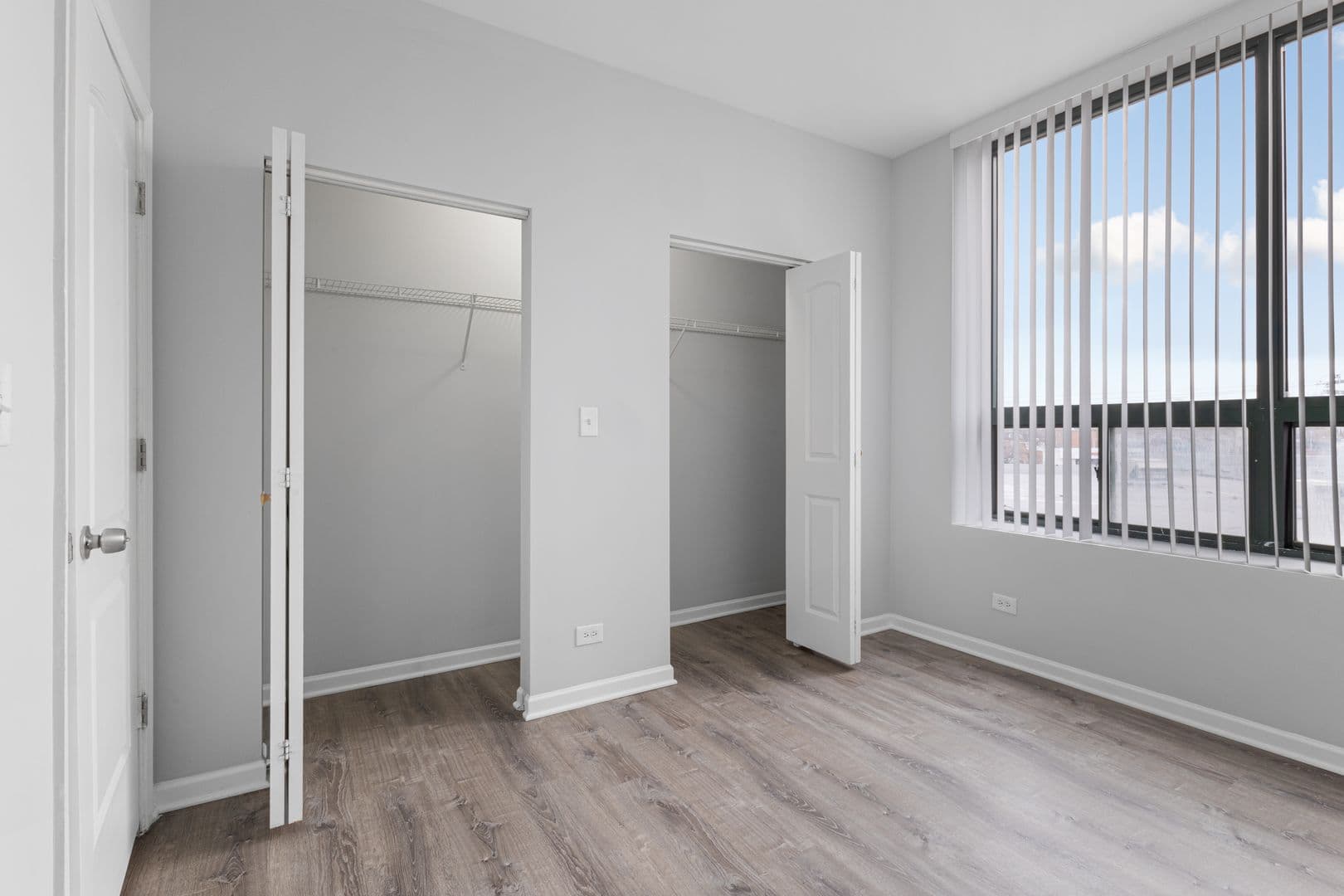 Chicago Apartment: 2451 W Howard Street
