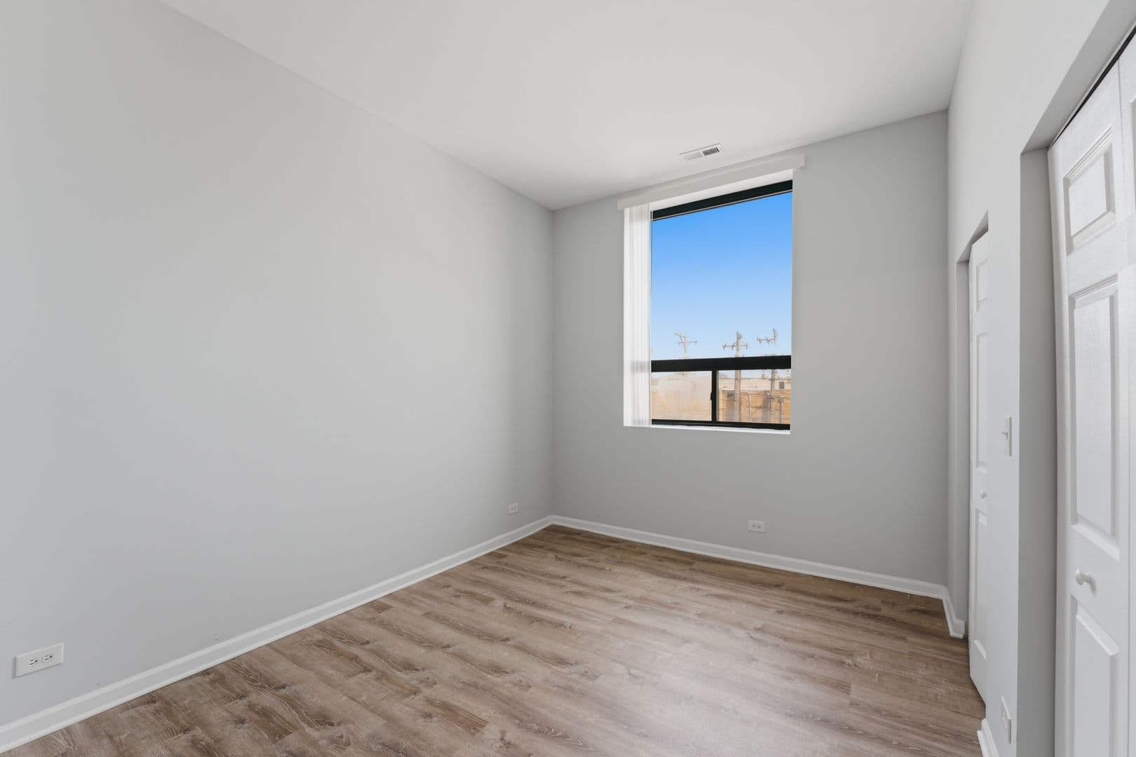 Chicago Apartment: 2451 W Howard Street