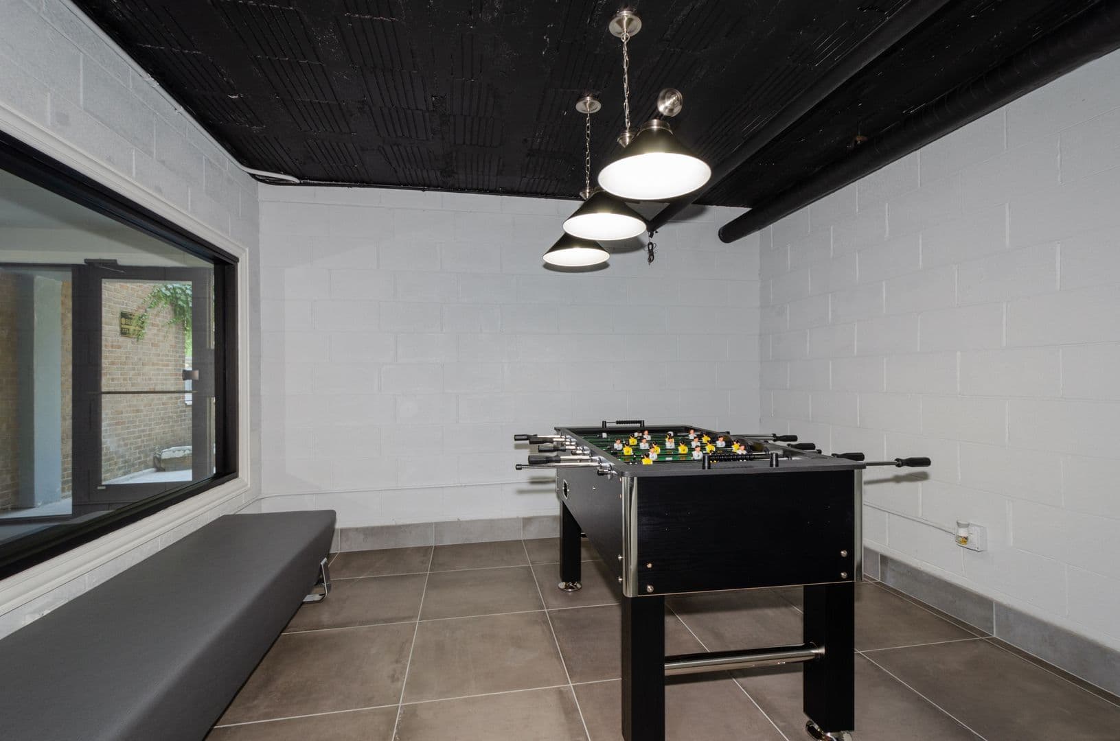 Chicago Apartment: 7710 N Sheridan Rd