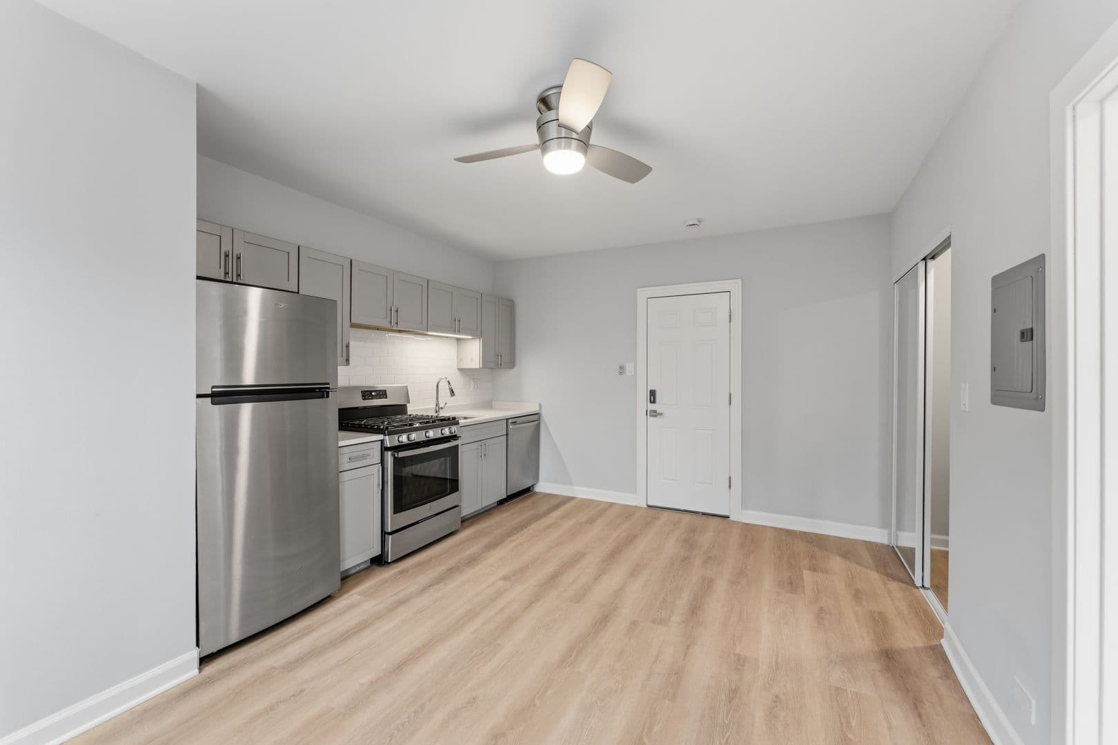 Chicago Apartment: 5710 N Winthrop